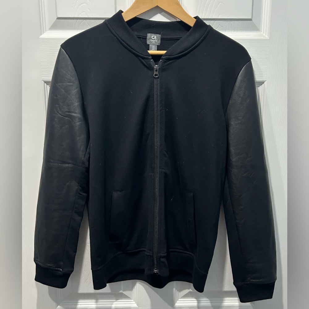 🔴2/$10 SALE🔴 Gap Fit Faux Leather Sleeves Zip Up Sweater Size Medium
